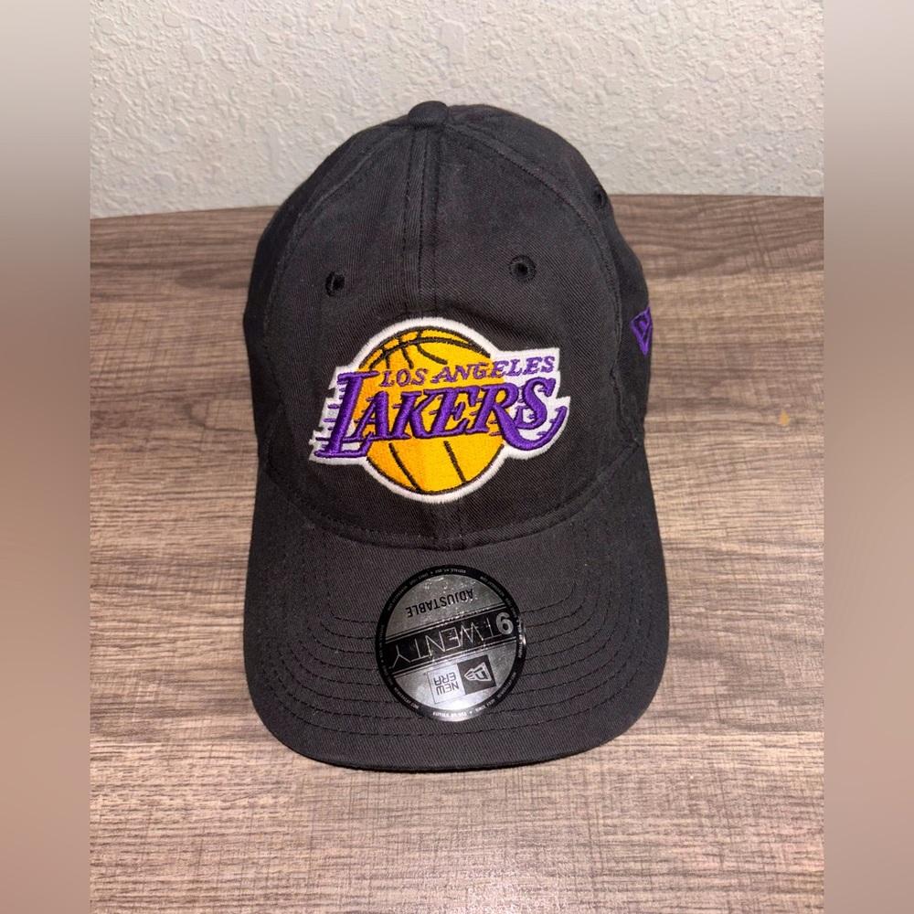 New Era 9TWENTY Los Angeles Lakers Black Strapback Hat